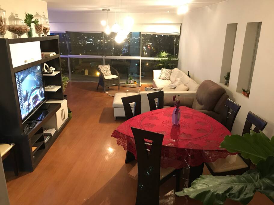 Sala/comedor amoblados y TV