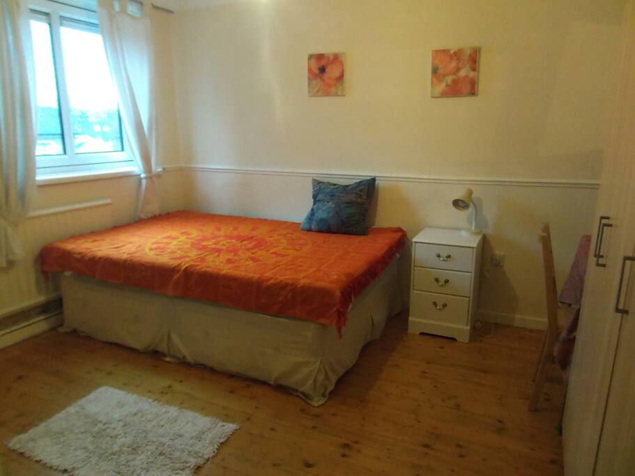 Double room with lots of light, space and storage