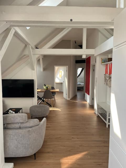 Leistungsstarkes Airbnb: Modern design apartment close to trade fair/Maschsee in Döhren
