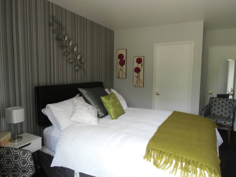 Studio unit self contained with private ensuite bathroom