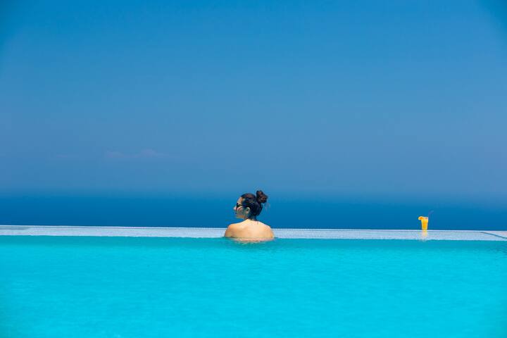 Eos Villa: Santorini villa with private pool gallery image 2