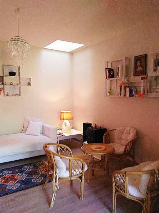 Zona soggiorno con divano letto