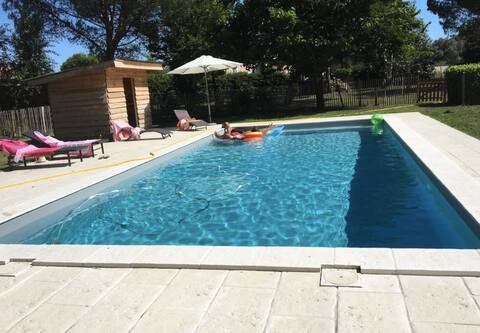 Country house with pool only 10 mins from Bordeaux