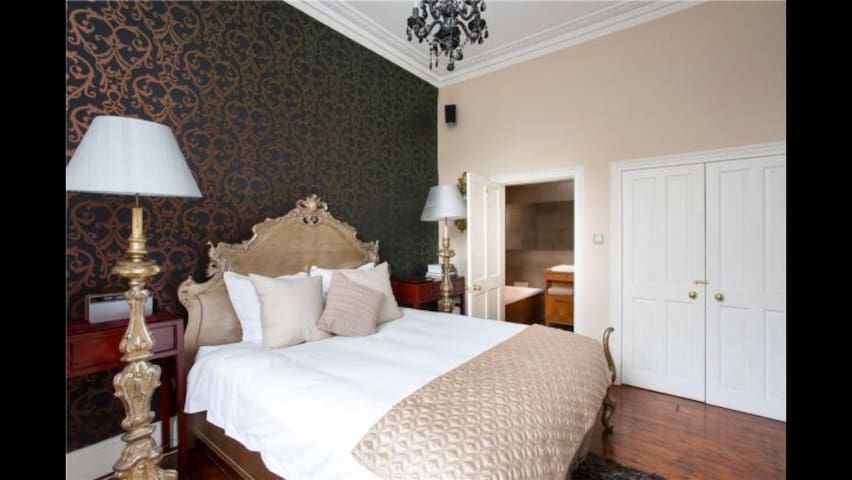 Luxury and spacious Georgian period apartment gallery image 2