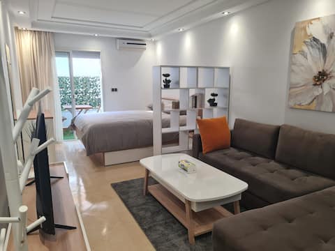Wonderful Luxury Top Location Studio
