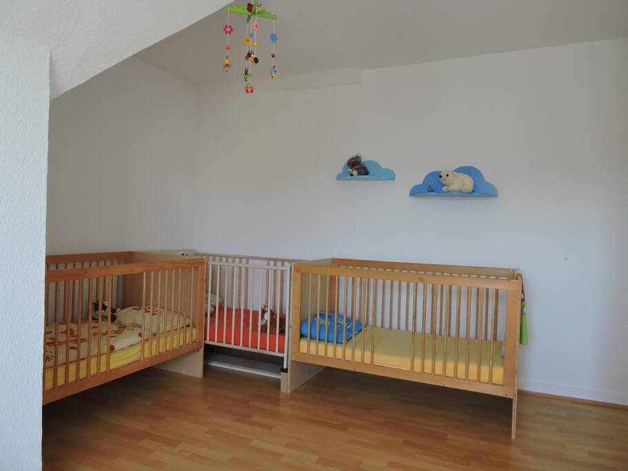 Kinderbetten im Schlafraum