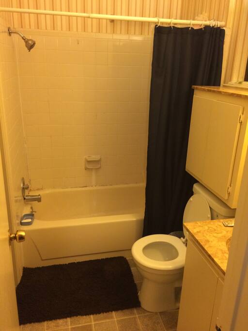 Full Bathroom, Shampoo and Conditioner included