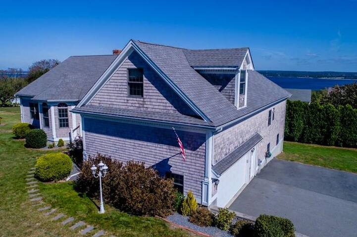 Designer Home Minutes from Newport Polo & Winery gallery image 2