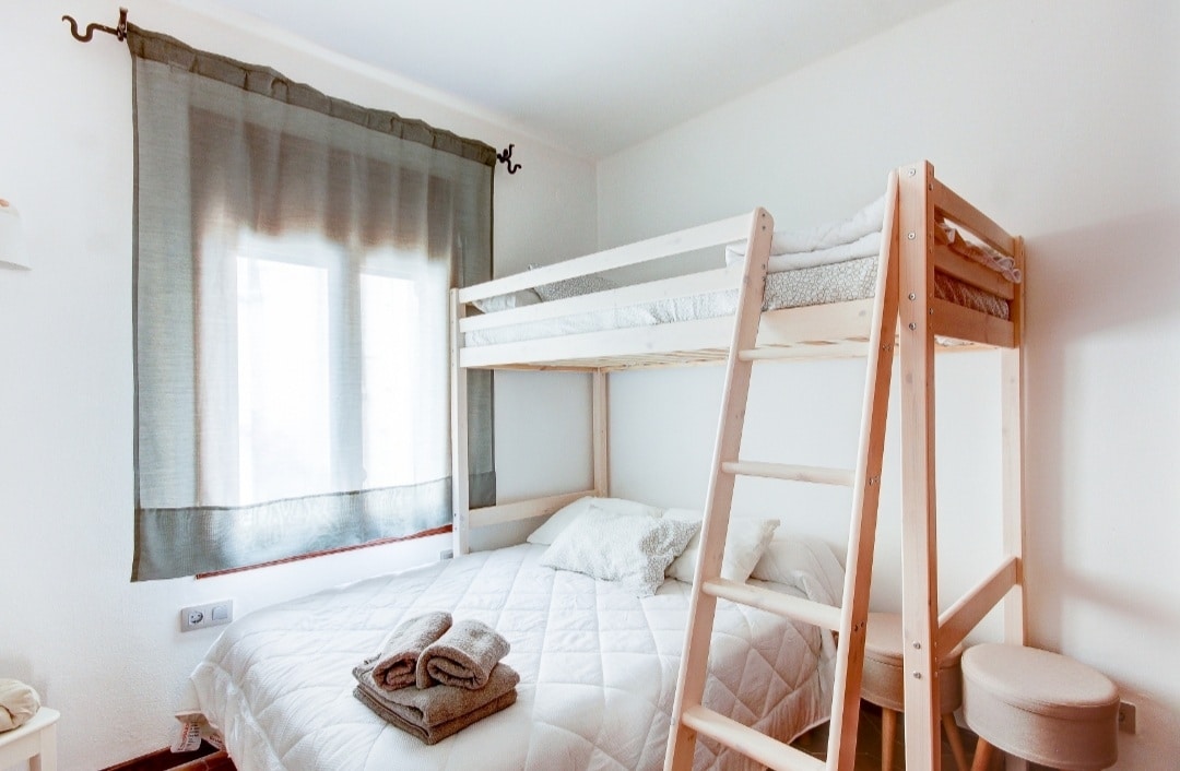 卧室2张床（ 1张双人床）