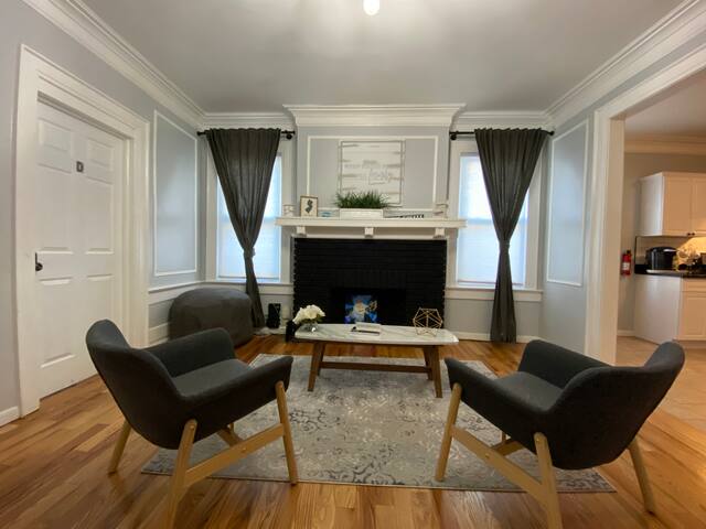 Modern 4 bedrooms Apartment with TV&WiFi gallery image 2