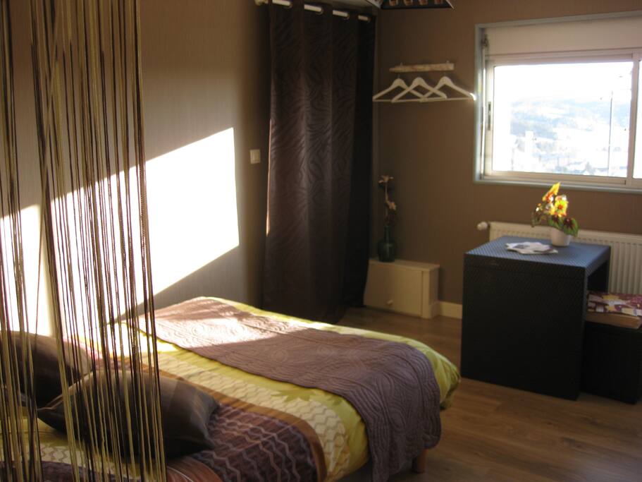 La chambre.