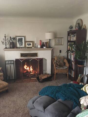 Sanctuary BR in sweet lil home on quiet street