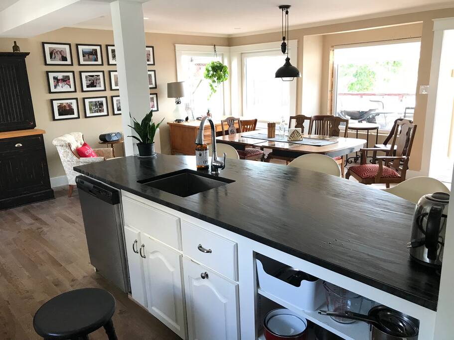 Kitchen / Dining