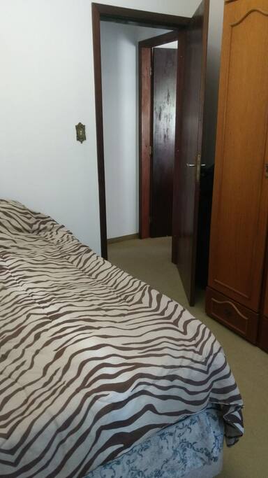 Porta do quarto com chave