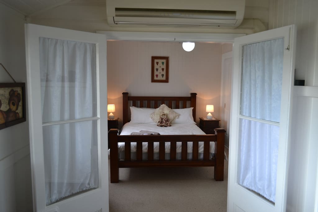 Cherry Blossom Cottage has its tradition country bedroom with 2 French doors as the entry! It is situated at the front of the house-just off the main entrance room