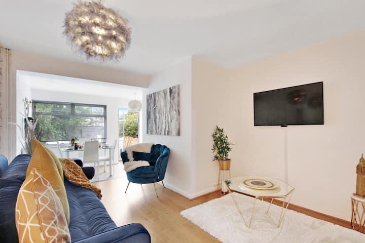 Spacious 5 Bed Gem - Canterbury Contractor Stays - Herne Bay