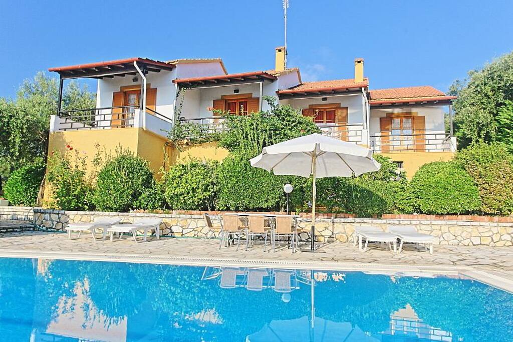 Beautiful Villa with Private Pool, Terrace and Views
