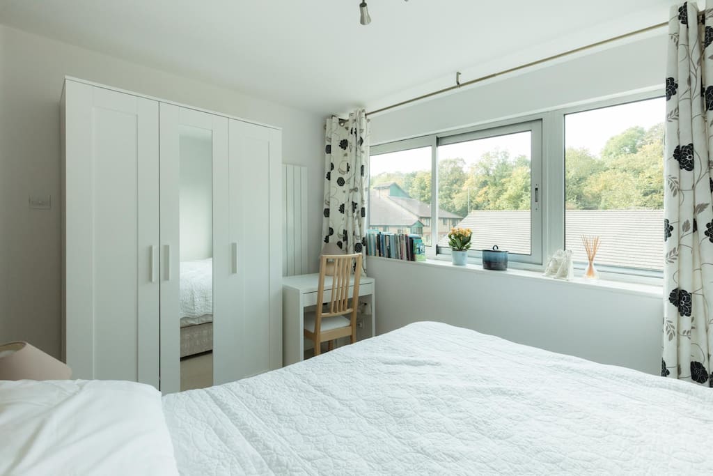 Guest bedroom image 2