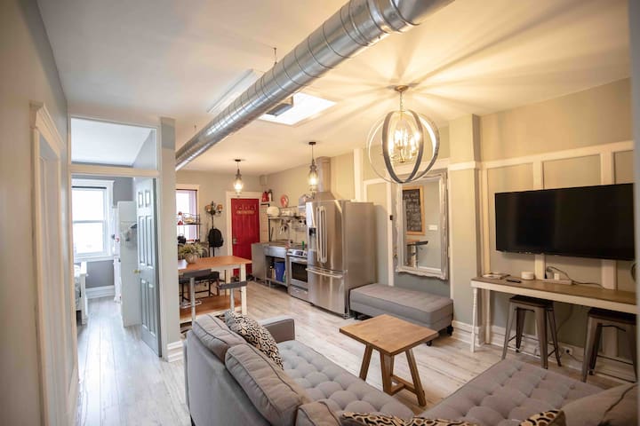 Large Modern Loft- Prime Location