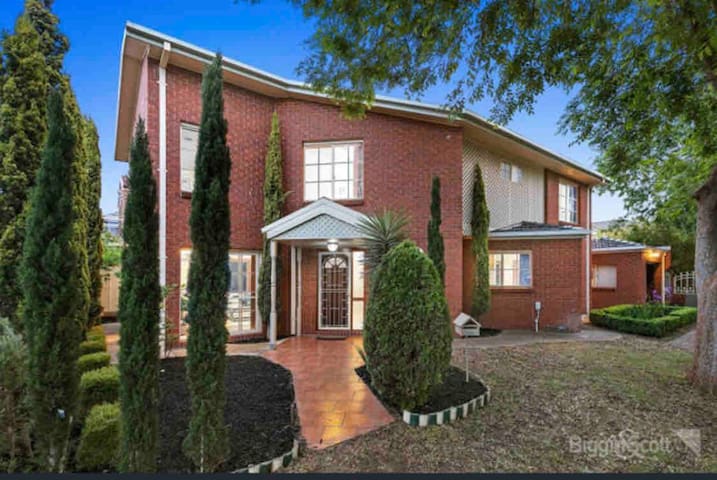 Kallara House – Awesome Movie Room!