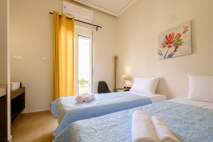 Family home w. yard in Beating Heart of Old Town gallery image 3