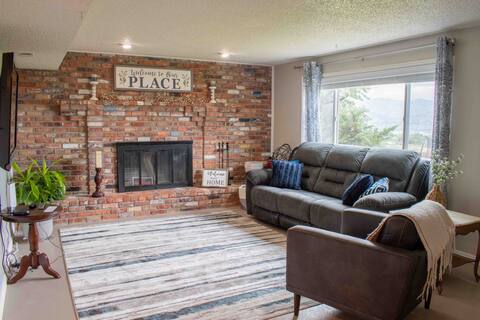 Cozy 2 BR APT with own entrance, fire pit & view!