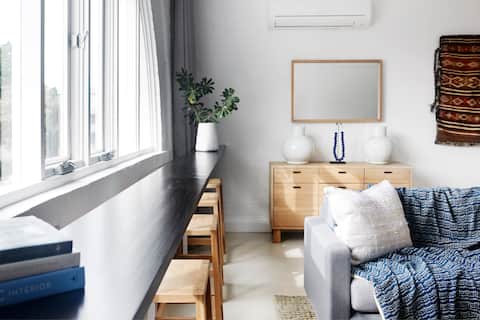 Successful Airbnb property: Stunning Flourish on Bull - Inner City Luxe Loft in Newcastle