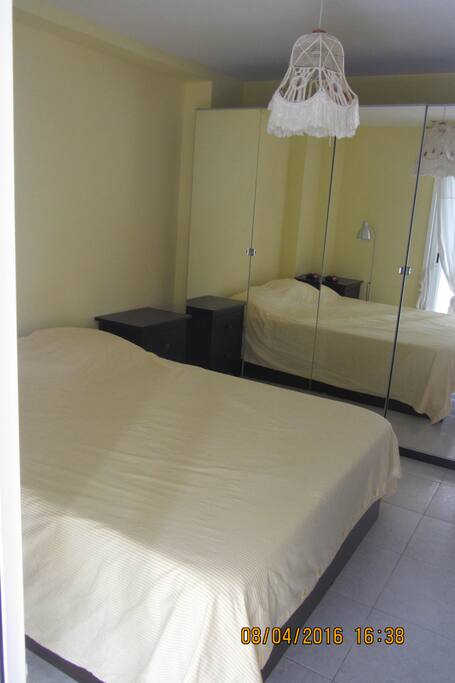 Chambre avec lit double