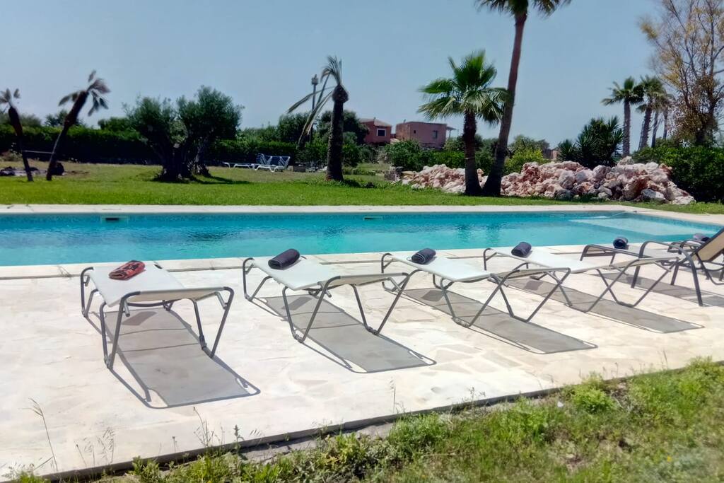 Piscina 15x5 con zona de playa