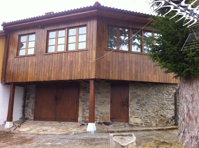 "Ca La Chacha". VV 738. House in Asturian village.