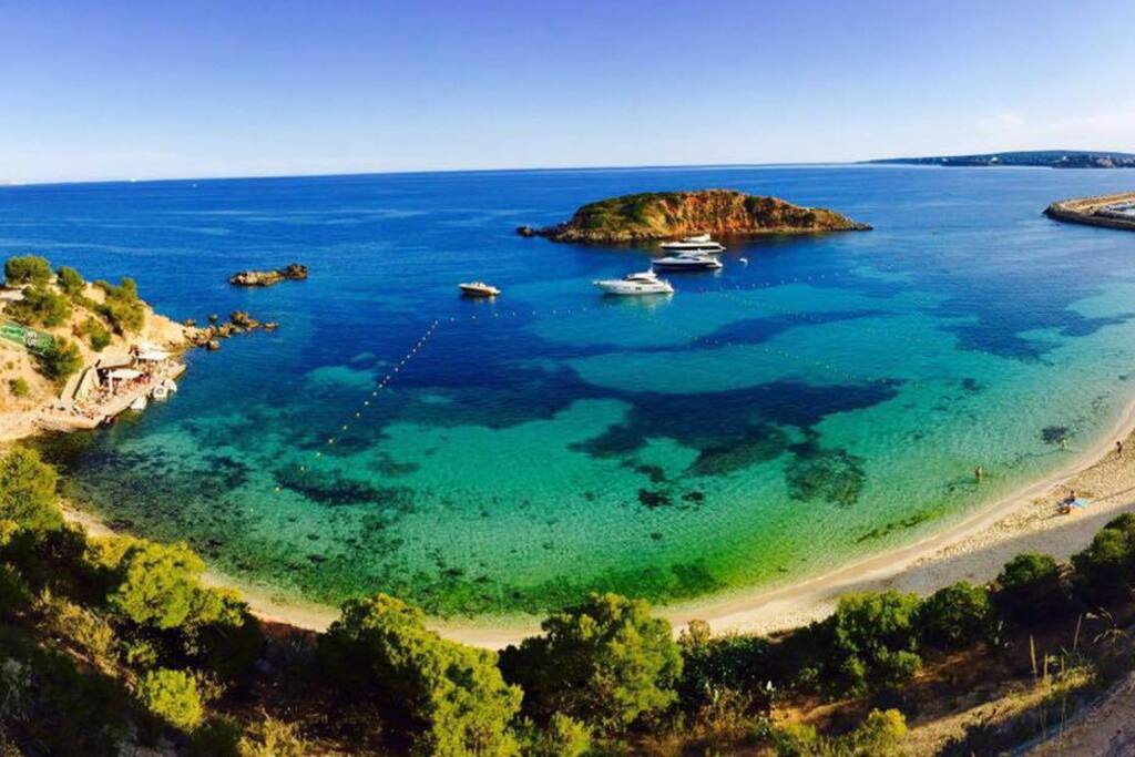 The beach of Puerto Portals with the lovely Roxy Beach Club