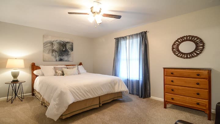 ·标准双人床，可容纳2名成人