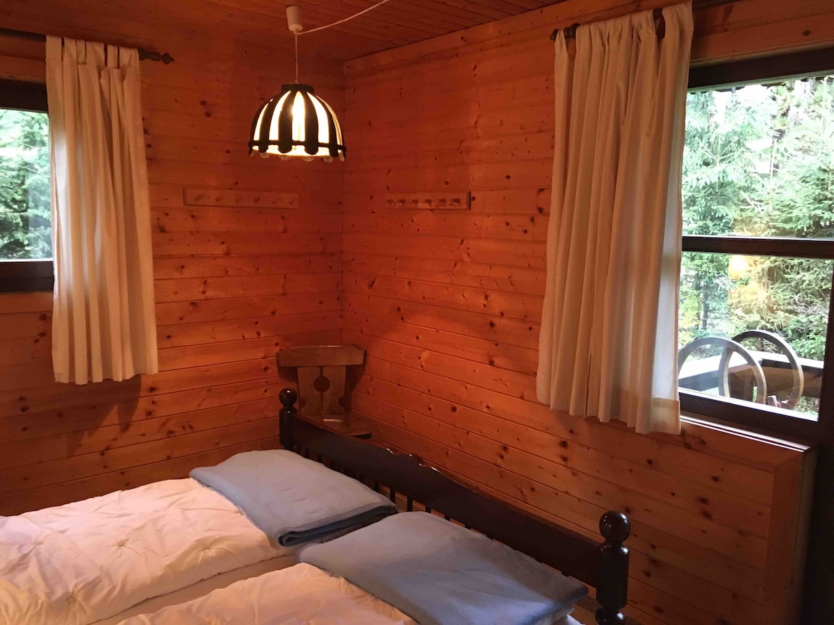 Chumba cha kulala chenye kitanda cha watu wawili