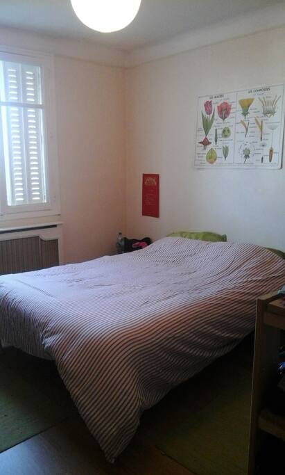 Chambre avec lit double