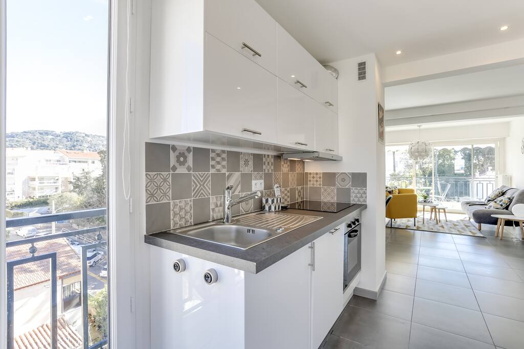 Kitchen open on living room