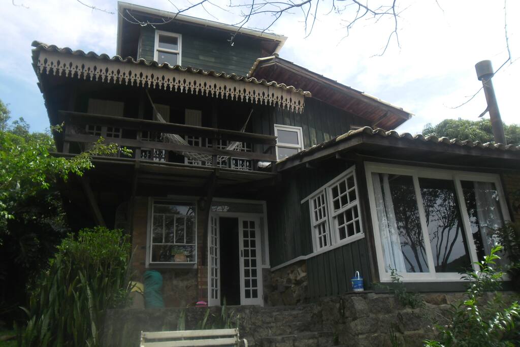 frente da casa, acomoda 6 pessoas