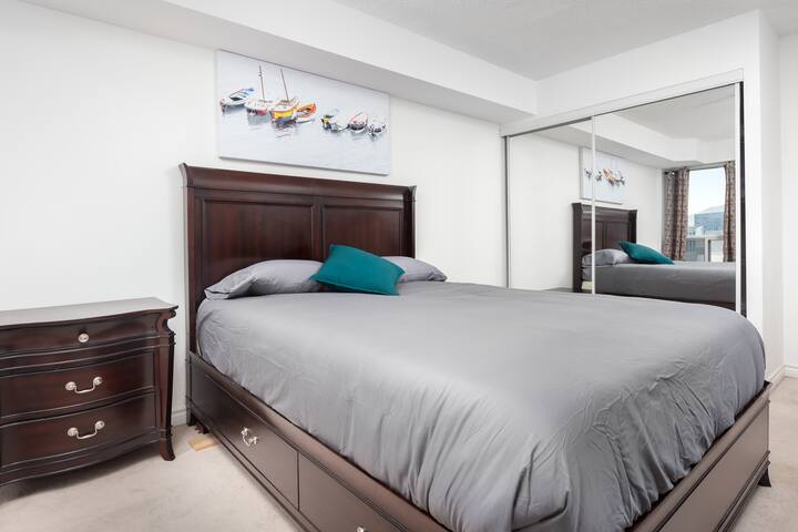 2BR Condo by CN Tower/ Rogers gallery image 5