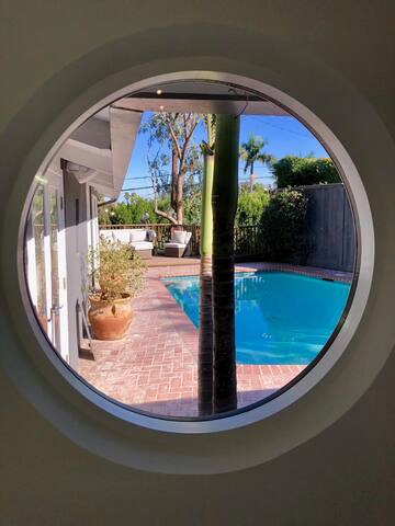 Enchanting, Modern Hollywood Hills gallery image 4