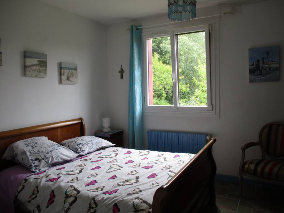 la chambre donnant sur le jardin