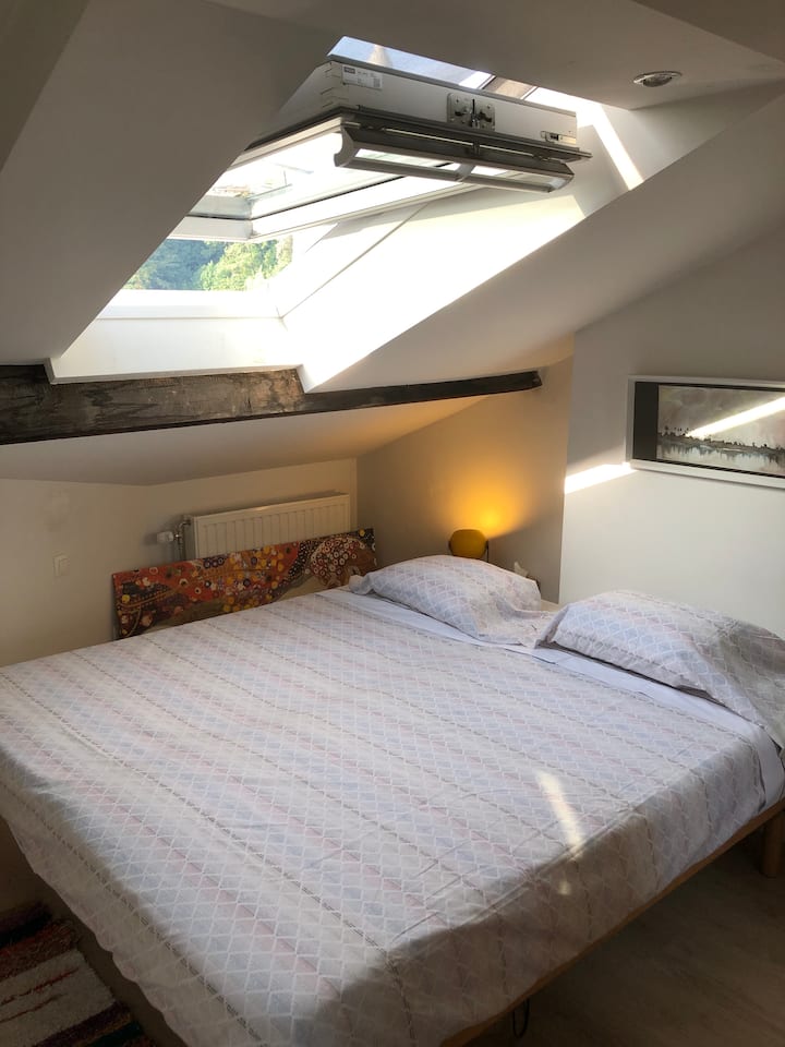 ห้องพักเงียบสงบสุดๆพร้อมฟูกขนาด 90 + 90 หลัง สามารถใส่ผ้านวม 2 ผืนหรือผ้านวมเดี่ยวได้