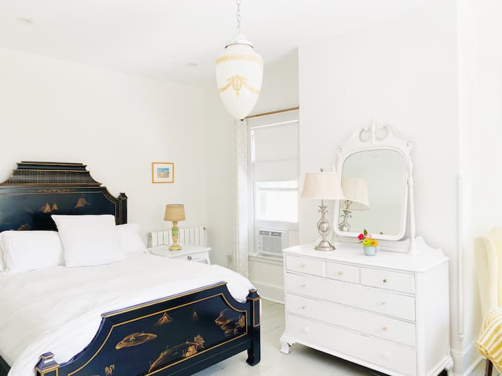 The 'Finch', with its queen size bed and sweet 'work' table.