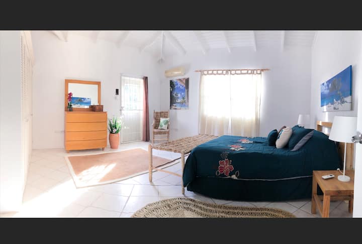 الوصول إلى شرفة غرفة النوم الثانية.  (متاح لأولئك الذين يطلبون أكثر من غرفة نوم واحدة)