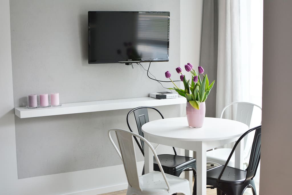 Dining area- always with fresh flowers!