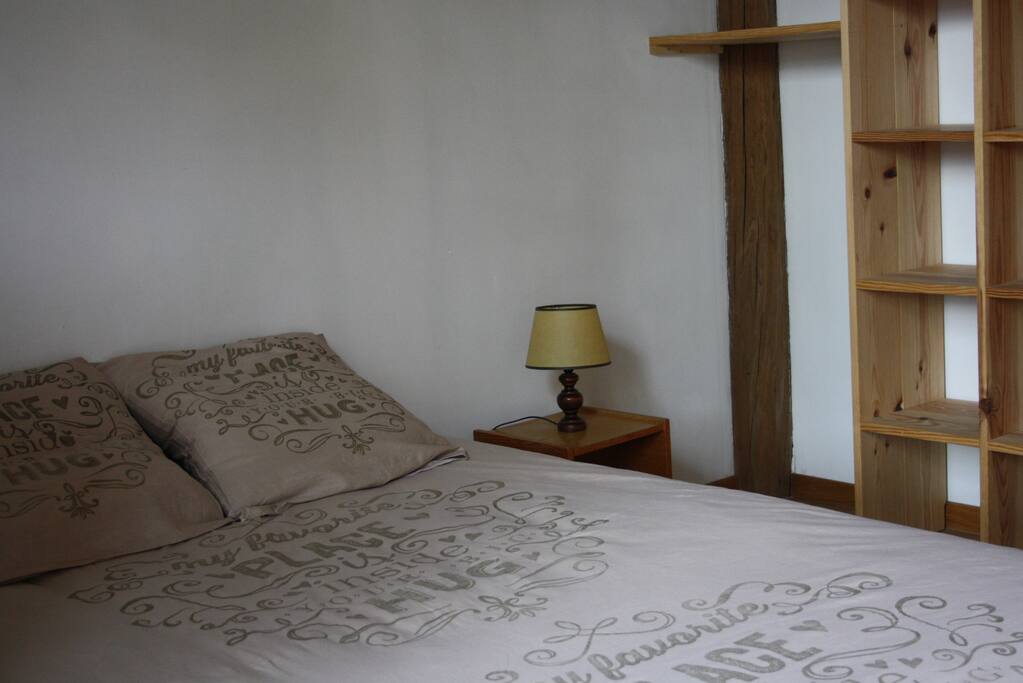 chambre avec lit double