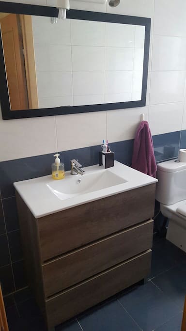 New washing hand. Nuevo lavabo