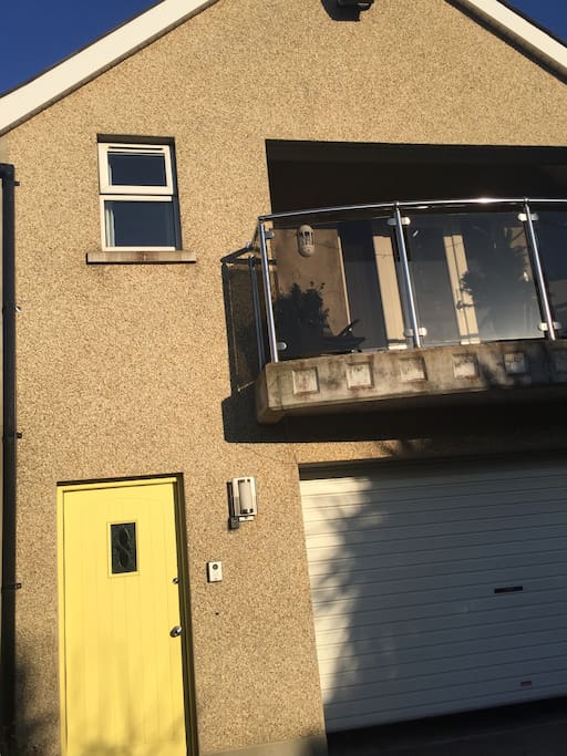 Private entrance and balcony