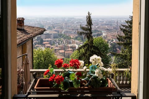 Popular Airbnb listing: Heart. Upper Town in the heart, Bergamo in Bergamo