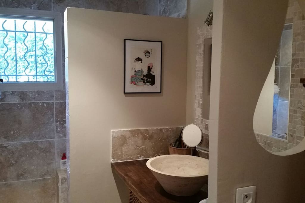 salle d' eau avec douche italienne