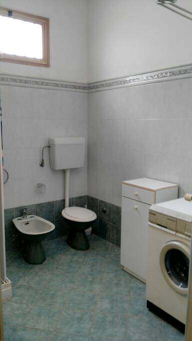 Bagno con lavatrice