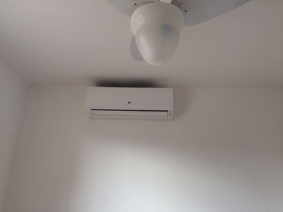 Ar condicionado e ventilador de teto